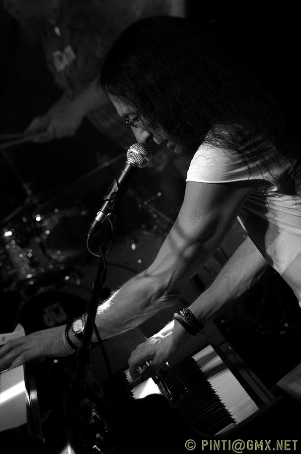 Ken Hensley — archive photograph 19